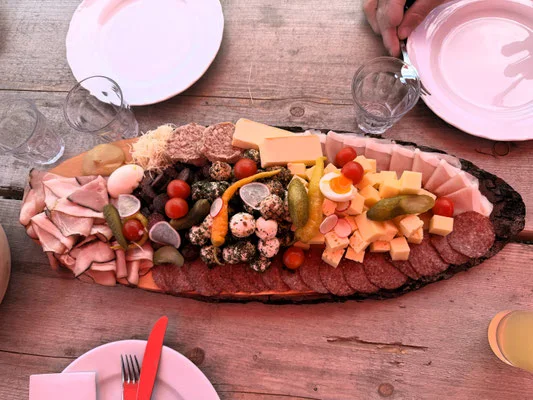Tiroler Brotzeit auf der Seidlalm
